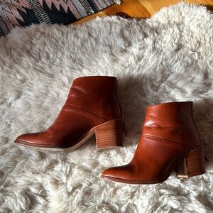 Beautiful Nisolo saddle boots worn exactly three times.